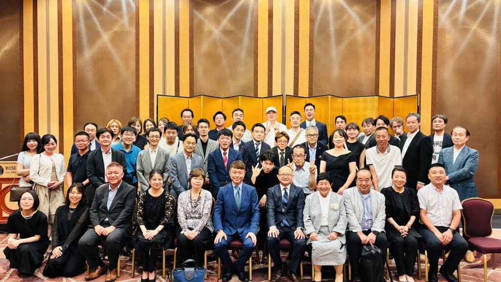 TKSK株式会社創業10周年記念祝賀会の集合写真